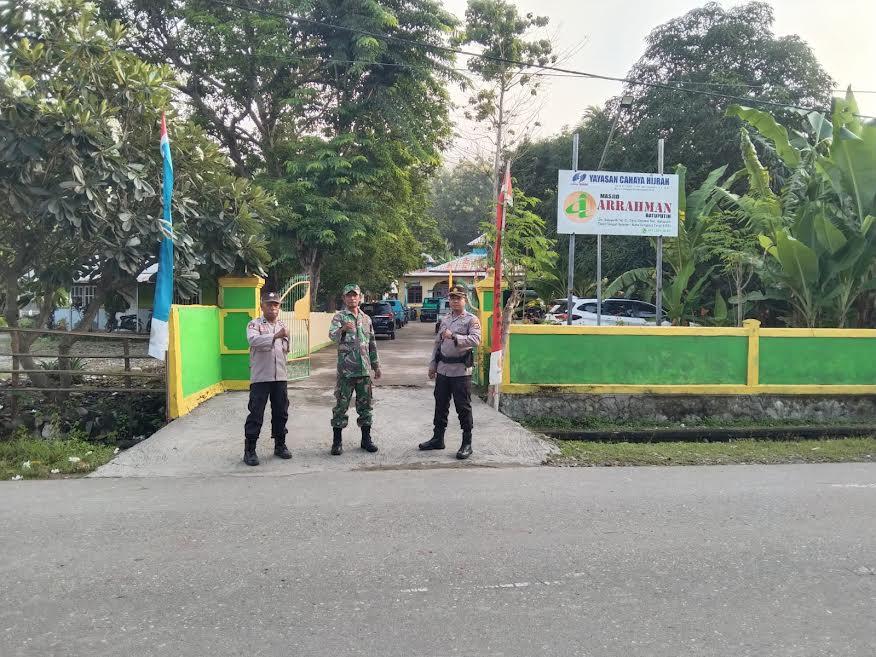 Sinergi dengan Polri, Babinsa Koramil 1621-01/Kota Soe Amankan Sholat Ied Idul Fitri 2024