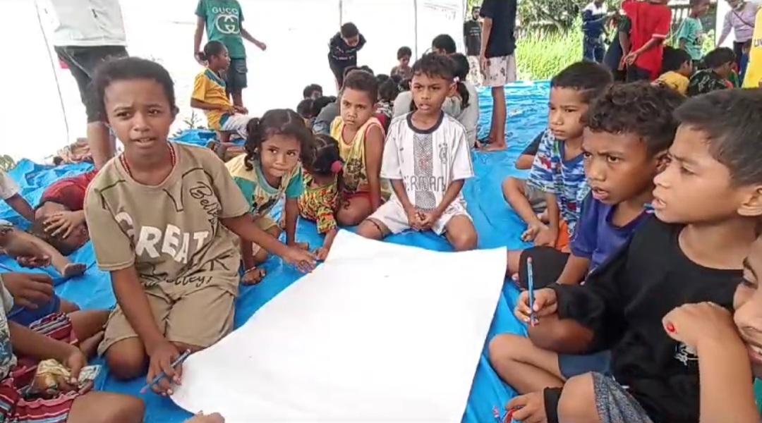 Lipsus - Siswa di Posko Pengungsian Lewotobi Rindu Belajar di Kelas