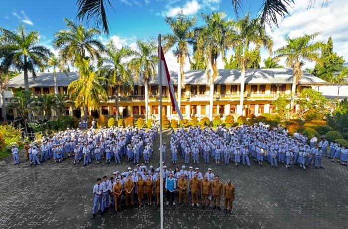 Siswa-SMAK-Frateran-Maumere.jpg