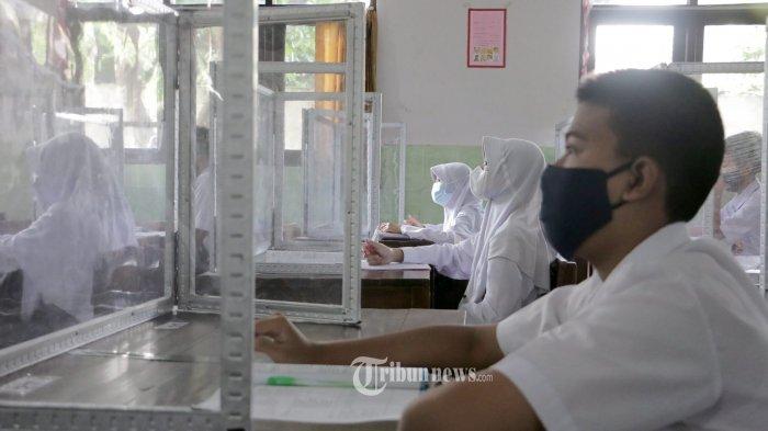 Siswa-kelas-VII-SMP-N-9-Semarang-sedang-mengikuti-proses-belajar-tatap.jpg