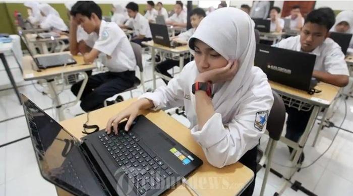 Siswa-mengerjakan-soal-Ilmu-Pengetahuan-Sosial-IPS-00.jpg