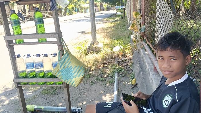 Kisah Arto Malo, Penjual BBM Eceran di Sumba Timur yang Bermimpi Jadi Tentara - Pos-kupang.com