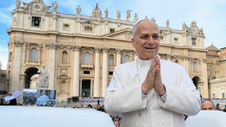 Sosok-Paus-Leo-XIV-saat-umumkan-Uskup-Larantuka-yang-baru.jpg