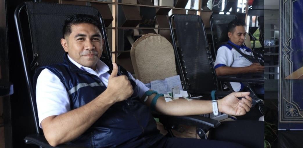 Staff-Aston-Kupang-hotel-melakukan-donor-darah.jpg