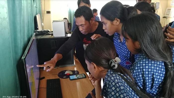 Siswa SMP Ile Lewotolok Timba Ilmu di Pos Pengamatan Gunung Api