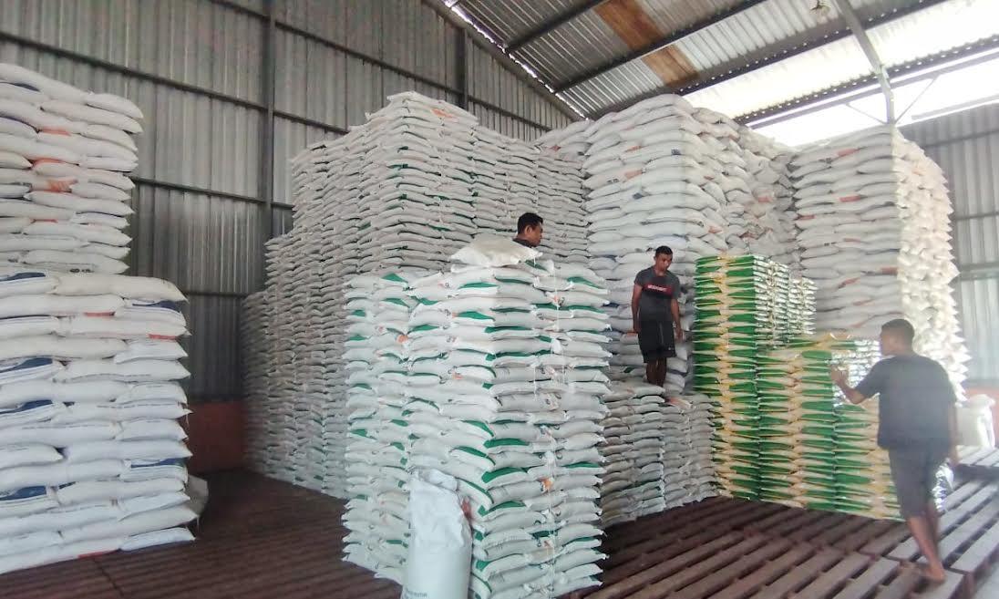 Stok-beras-di-Gudang-Bulog-Labuan-Bajo.jpg