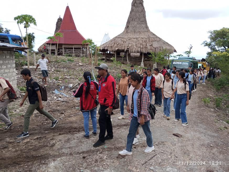 Belajar Agama dan Budaya, Civitas Akademika SMAK St. Josef Freinademetz Tambolaka Study Tour