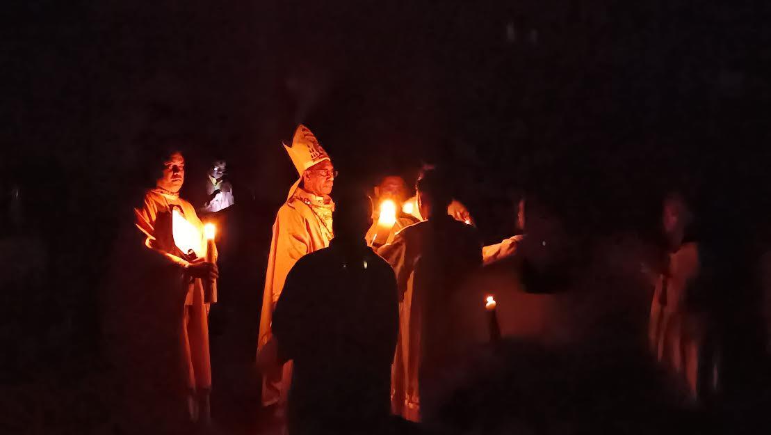 Misa Malam Paskah di Gereja Katedral Atambua Berlangsung Dalam Suasan Khidmat