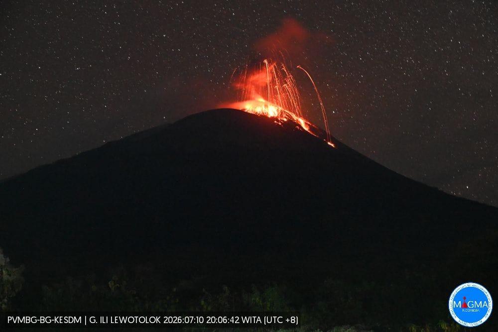 Sejumlah Pendaki Beraktivitas pada Radius 2 KM Saat Erupsi Gunung Ile Lewotolok Lembata - Pos-kupang.com