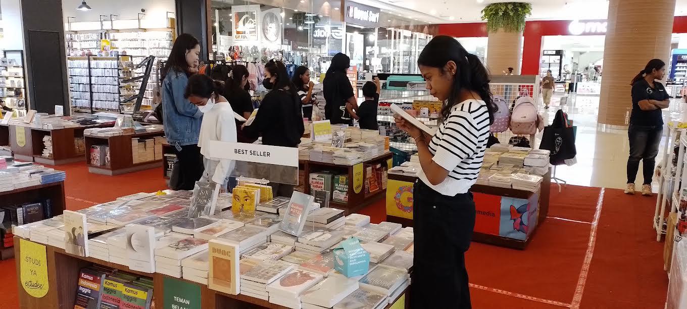 Suasana-pameran-toko-buku-gramedia-di-Mal-Lippo-Plaza-Kupang.jpg