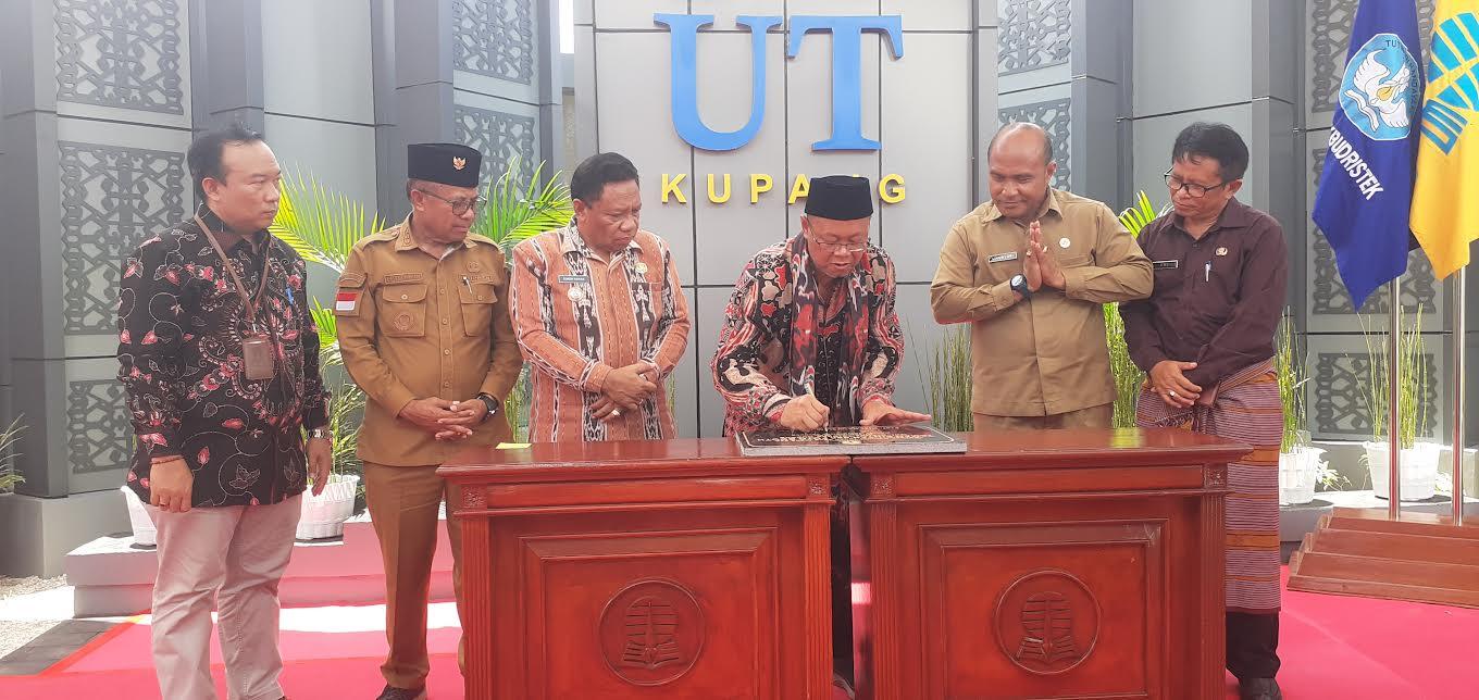 Suasana-penandatanganan-MoU-Rektor-Universitas-Terbuka.jpg