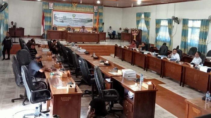 Suasana-rapat-DPRD-Flores-Timur-di-Kota-Larantuka.jpg