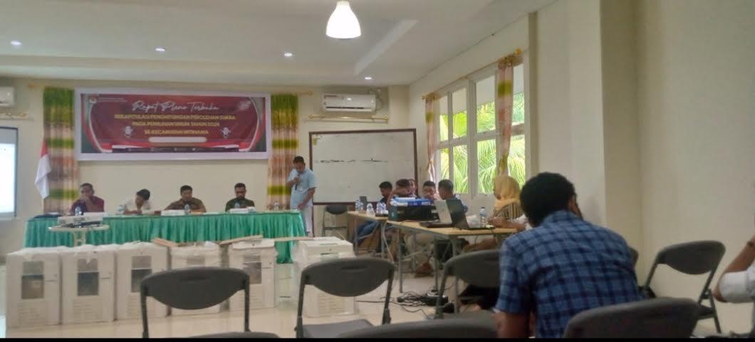 Suasana-rapat-Pleno-Kecamatan-Witihama-yang-dipindahkan-ke-Larantuka-Flores-Timur.jpg
