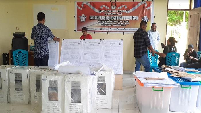 Suasana-repat-pleno-Pemilu-2024-di-Kecamatan-Alak-Kota-Kupang.jpg