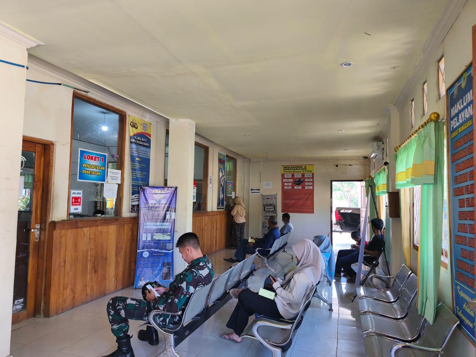 Kesadaran Bayar Pajak Meningkat, 10.085 Kendaraan Urus Pajak di Samsat Labuan Bajo - Pos-kupang.com