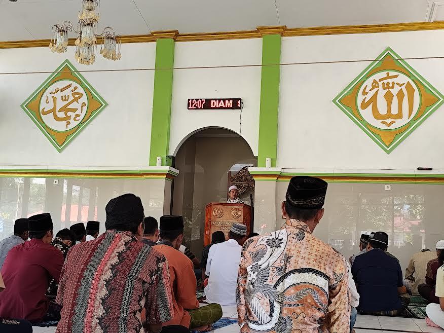 Khotbah Jumat di Masjid Al Ikhlas Lanudal Kupang, Empat Golongan Manusia