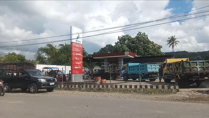 Antre Berjam-jam Tak Kebagian BBM, Warga Malaka Minta Pergub NTT Nomor 13 Tahun 2025 Dijalankan - Pos-kupang.com