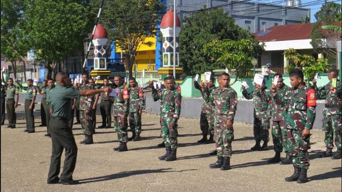 Jelang Pemilu 2024, Anggota Kodim 1621/TTS Mengikuti Pemeriksaan Buku Saku Netralitas TNI