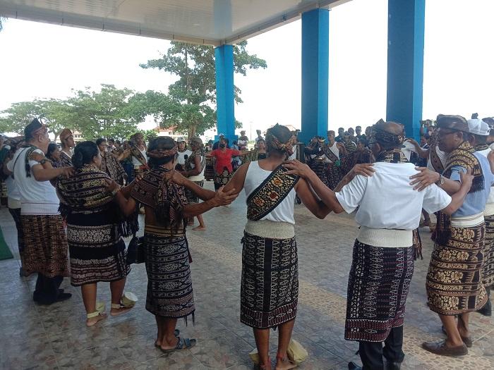 Parade NTT Bertenun Gambaran Semangat Kebersamaan di Sabu Raijua NTT