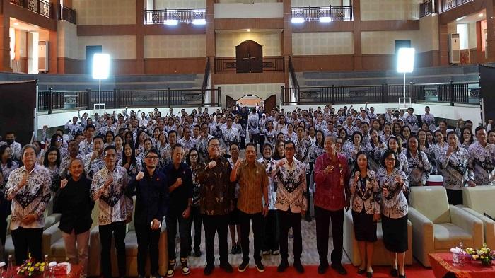 Telkomsel-Gelar-Educational-Day-2025-Dorong-Penerapan-Teknologi-dalam-Pembelajaran-Interaktif.jpg