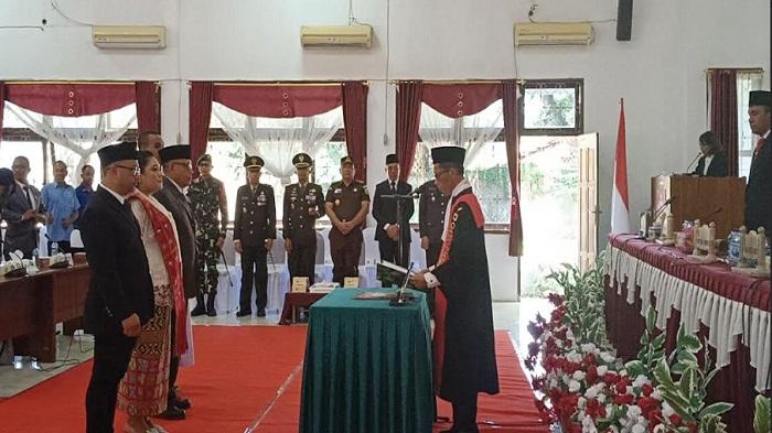 Tiga-Pimpinan-DPRD-Belu-resmi-dilantik-dalam-rapat-paripurna-pengucapan-sumpah.jpg