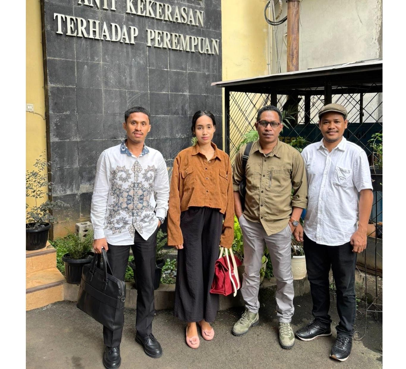 Tim-Hukum-EMG-LAW-OFFICES-di-kantor-Komnas-Perempuan-di-Jakarta.jpg