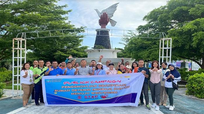Tim-Zona-Integritas-Rudenim-Kupang-menggelar-kegiatan-public-campaign-kampanye-publik.jpg