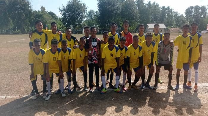 Tim-sepak-bola-dari-zona-Amarasi-Selatan-yakni-SMAN-1-Amarasi-Selatan.jpg