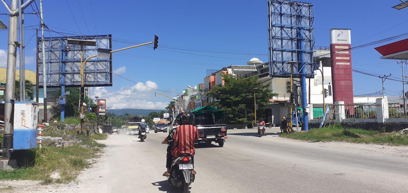 Warga Desak Pemkab Sumba Barat Daya Perbaiki Traffic Light Dipertigaan Pasar Lama Menuju Waikelo