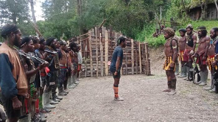 MENEGANGKAN! Undius Kogoya Pimpin KKB Papua Serang Kantor Bupati Intan Jaya