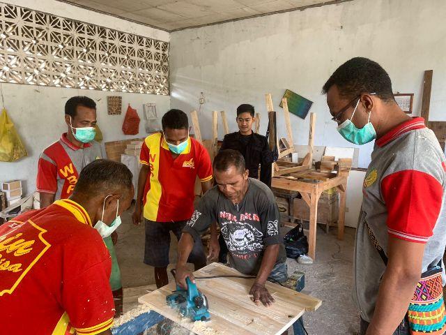 Lapas Atambua Beri Pelatihan Meubeler Bersertifikat Bagi 10 WBP