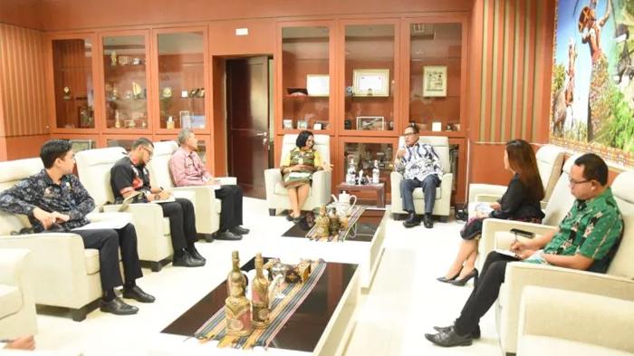Wakil Gubernur NTT Josef Nae Soi Usul Agar Warga Timor Leste Bebas Visa Masuk ke Indonesia