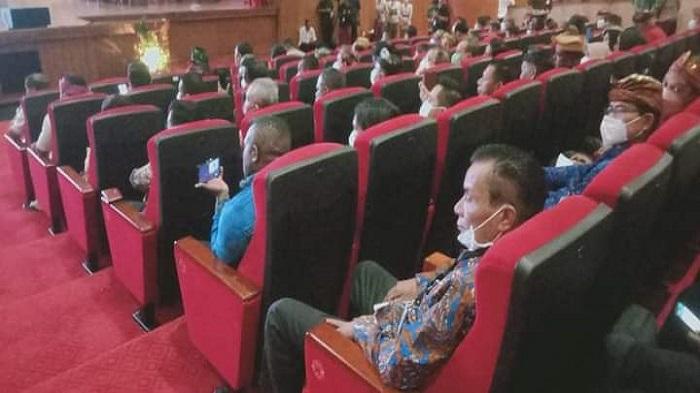 Wakil-Bupati-Kabupaten-Sumba-Barat-John-Lado-Bora-Kabba-SPd-bersama-Ketua-DPRD-Sumba-Barat.jpg
