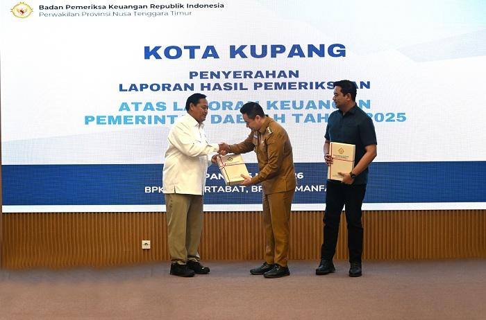 Wali-Kota-Kupang-terima-LHP-BPK-RI.jpg