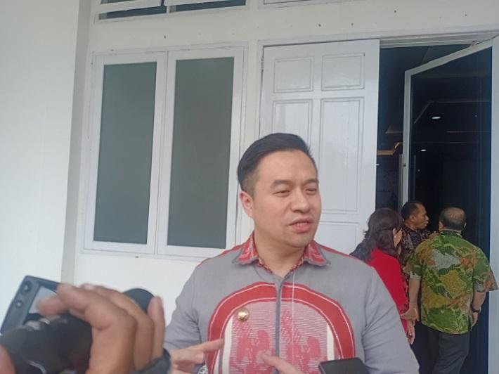 Wali-kota-Kupang-pastikan-jalan-di-GOR-Oepoi-dikerjakan-tahun-2026.jpg