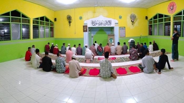 Warga-Binaan-Muslim-Lapas-Kalabahi-melaksanakan-ibadah-Sholat-Tarawih.jpg