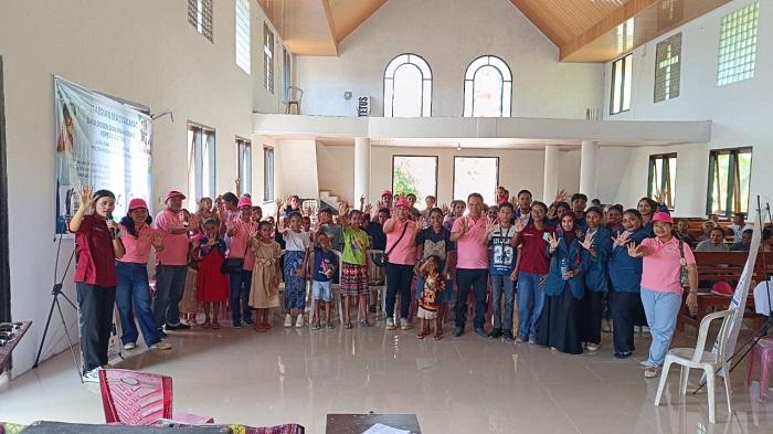 Warga-Desa-Baumata-Utara-Kecamatan-Taebenu-foto-bersama.jpg
