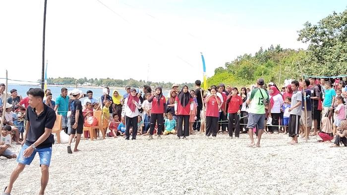 Warga Pesisir Utara Sambi Rampas Rayakan HUT ke-80 RI dengan Lomba Tradisional di Pantai Talage