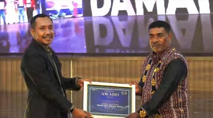 Terima Pos Kupang Award 2024, Ketua KPU Ende : Teguh Dalam Pikiran, Rasa dan Tindakan