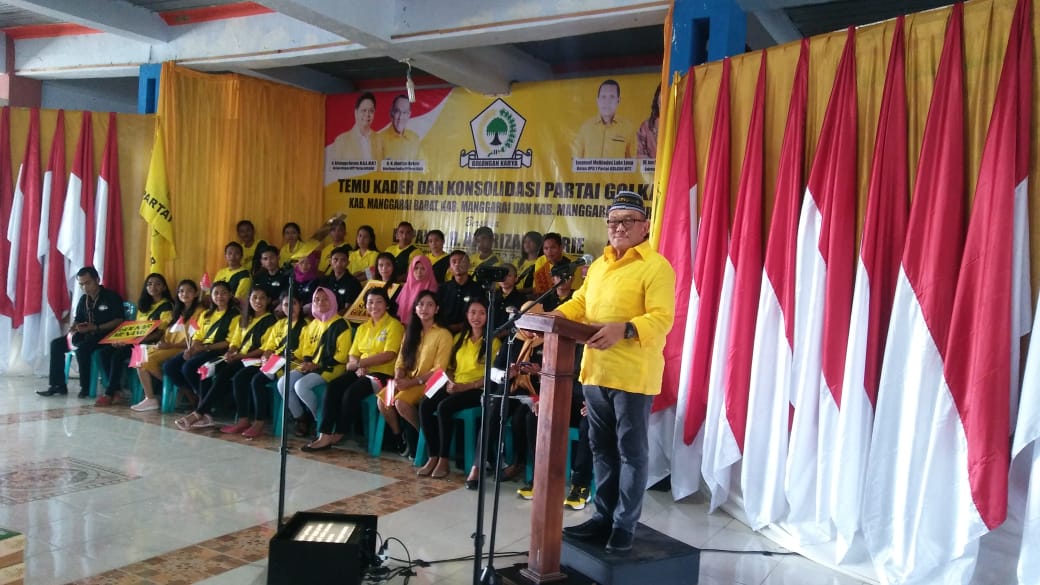 aburizal-bakrie-saat-bertemu-para-kader-golkar-di-labuan-bajo.jpg