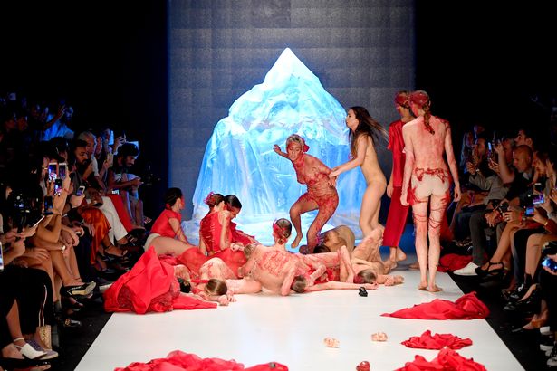 Panggung Istanbul Fashion Week Banjir Darah, Ini yang Terjadi Pada Modelnya