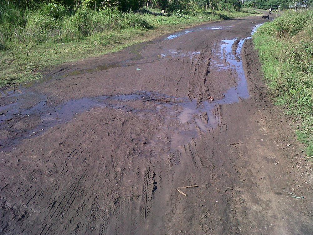 Jalan Becek, dari Pipa BLUD-SPAM Bocor