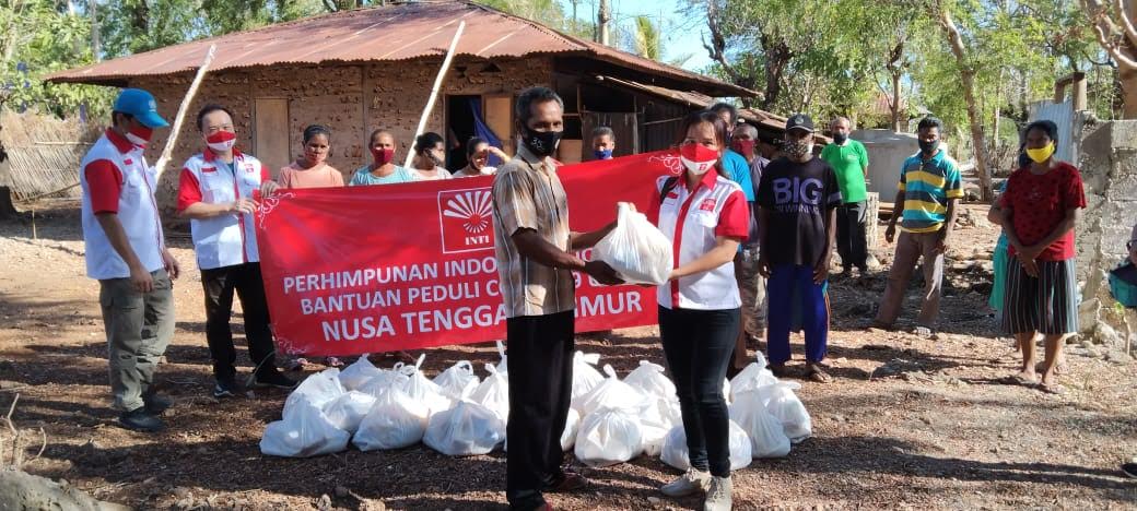 Aksi Kemanusiaan, Perhimpunan INTI NTT Bagi Sembako kepada Jemaat dan Warga