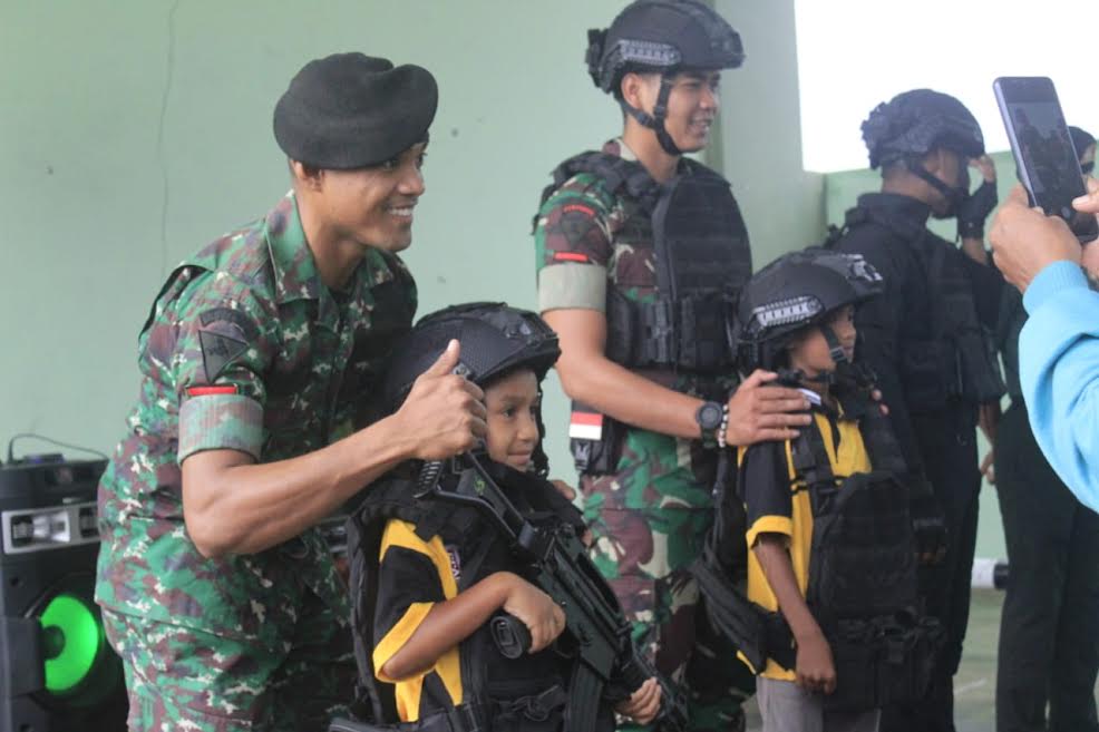 Anak Sekolah Minggu Jemaat Polycarpus Atambua Kunjungi Kompi Kavaleri