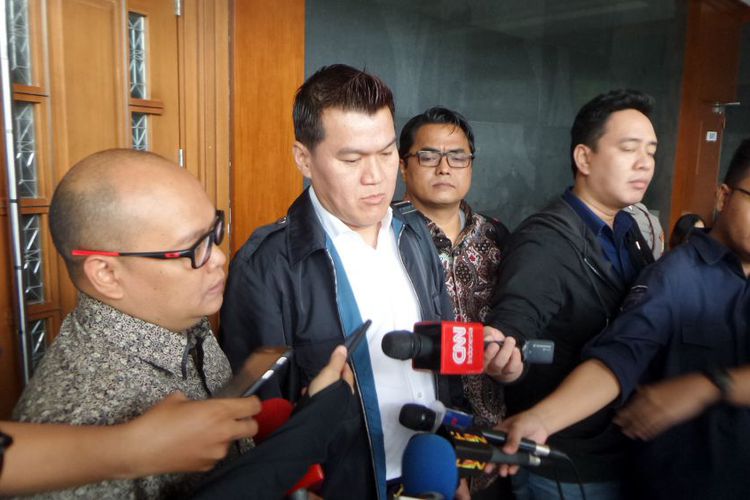 Andi Narogong Ungkap Soal Arus Penyerahan Uang dalam Korupsi e-KTP