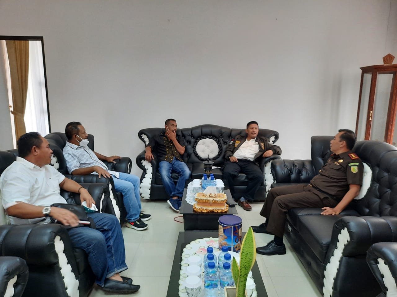 Anggota DPR RI, Dipo Nusantara Silaturahmi dengan Kajari Ngada yang Baru