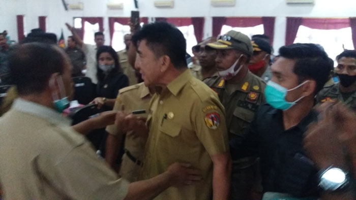 Anggota DPRD Belu Cekcok dalam Rapat dengan Bupati