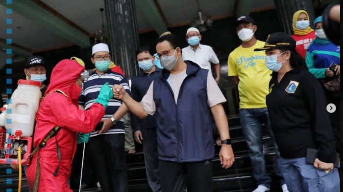 Sambut Bulan Ramadan 1442 Hijriah, Gubernur DKI Anies Baswedan Kerja Bakti Bersih-bersih Masjid