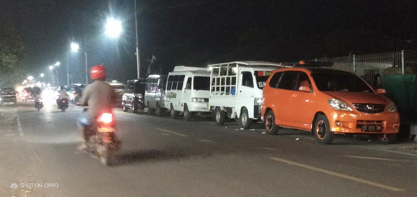 antrian-mobil-angkot-di-jl-gatot-subroto.jpg