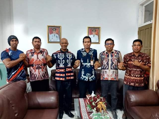 Pemkab Sumba Timur Lepas Atlet Binaraga Bertanding di Australia